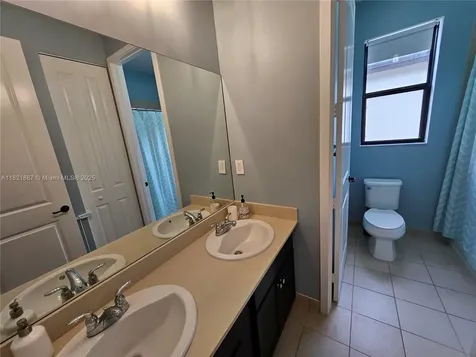 3238 W 96th Place Hialeah FL 33018