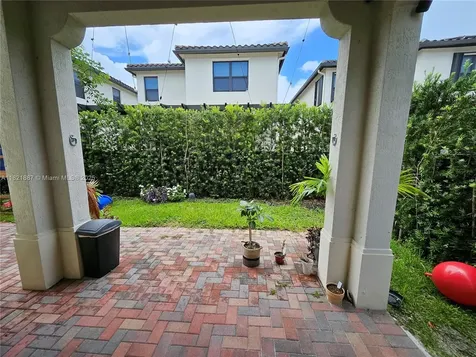 3238 W 96th Place Hialeah FL 33018