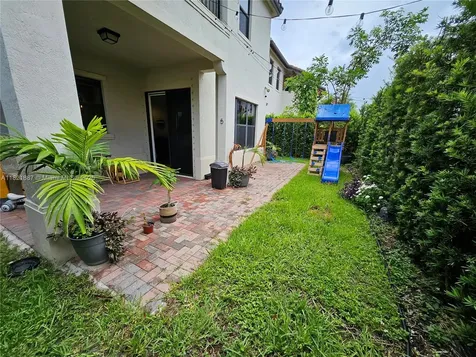 3238 W 96th Place Hialeah FL 33018