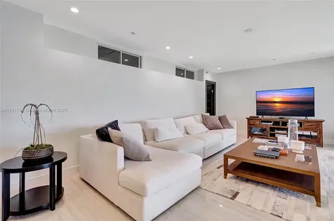 16425 Collins Avenue Sunny Isles Beach FL 33160