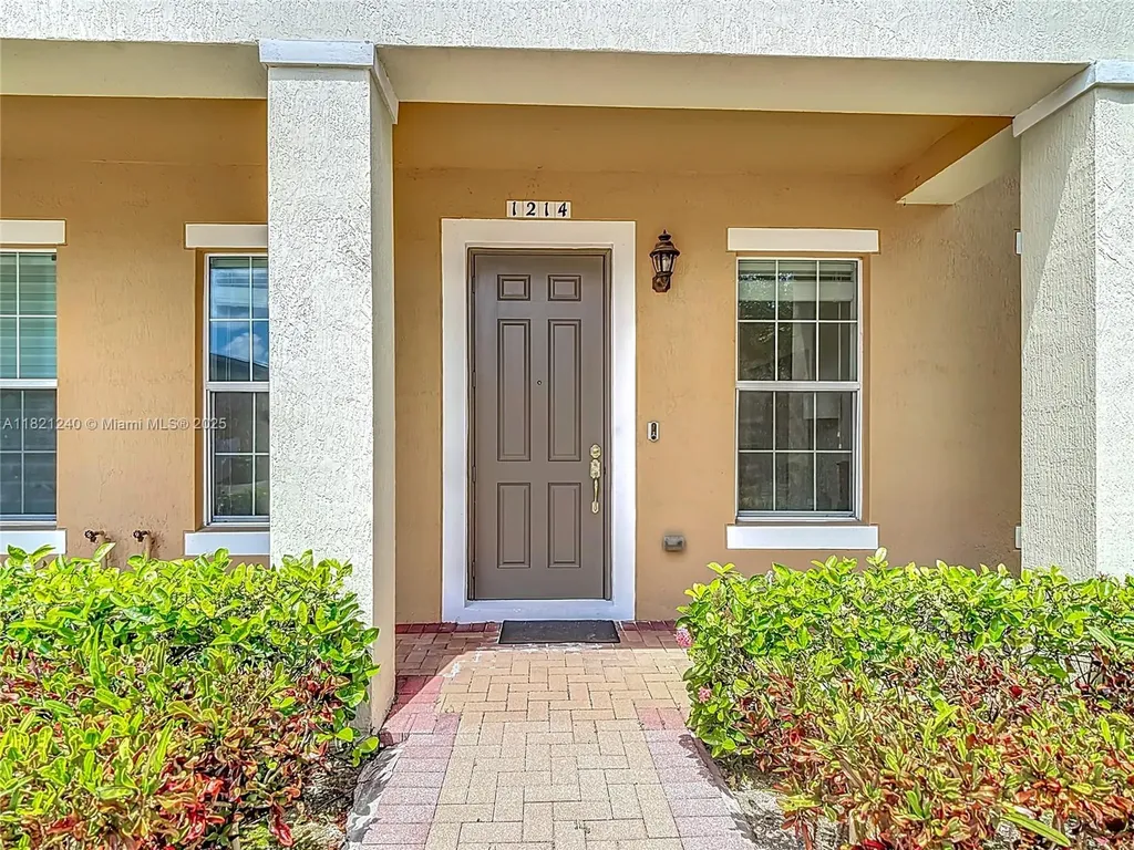 1214 SW 147th Terrace Pembroke Pines FL 33027
