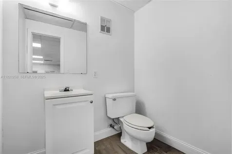 7460 NW 82nd Medley FL 33166