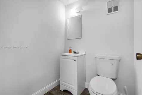 7460 NW 82nd Medley FL 33166