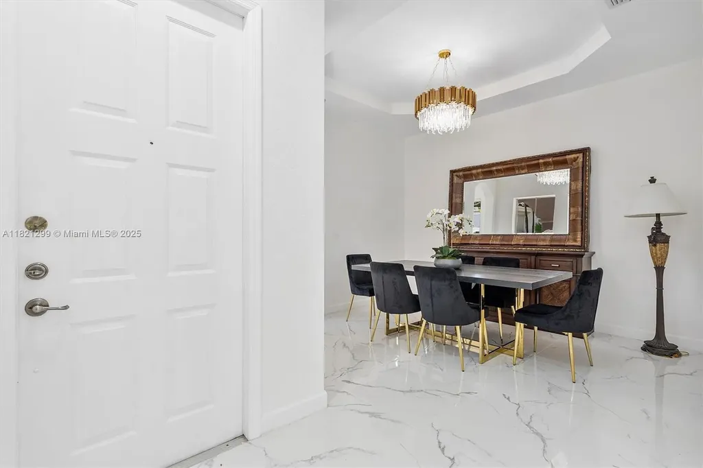 1382 Harbor View W Hollywood FL 33019