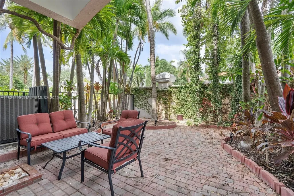 1382 Harbor View W Hollywood FL 33019