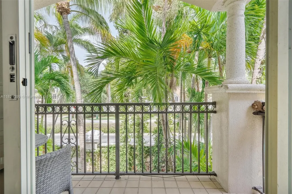 1382 Harbor View W Hollywood FL 33019