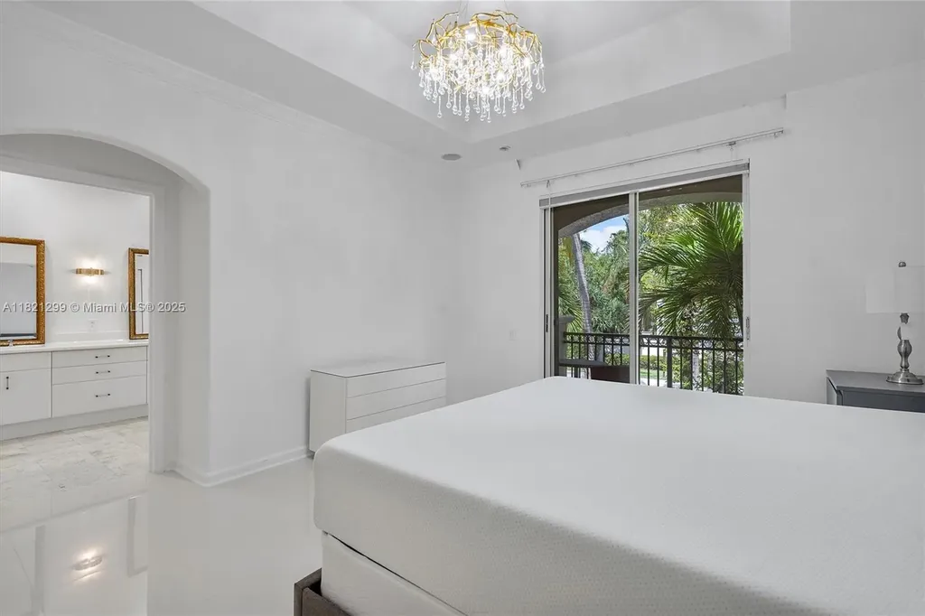 1382 Harbor View W Hollywood FL 33019