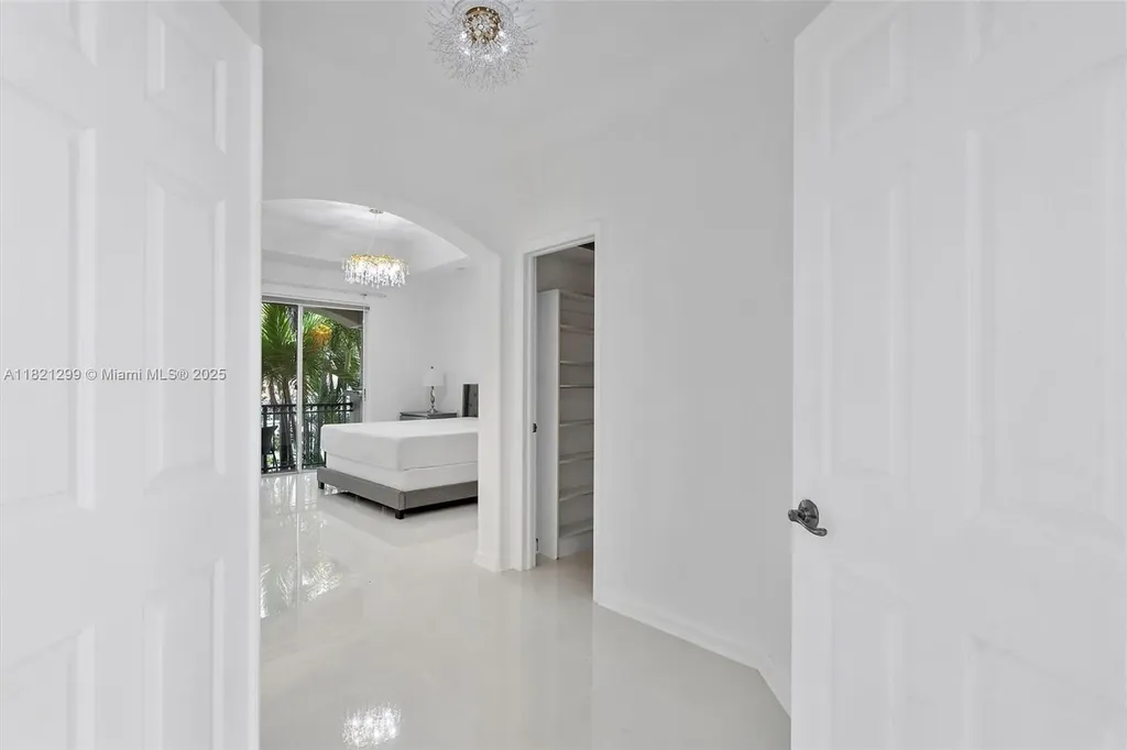 1382 Harbor View W Hollywood FL 33019