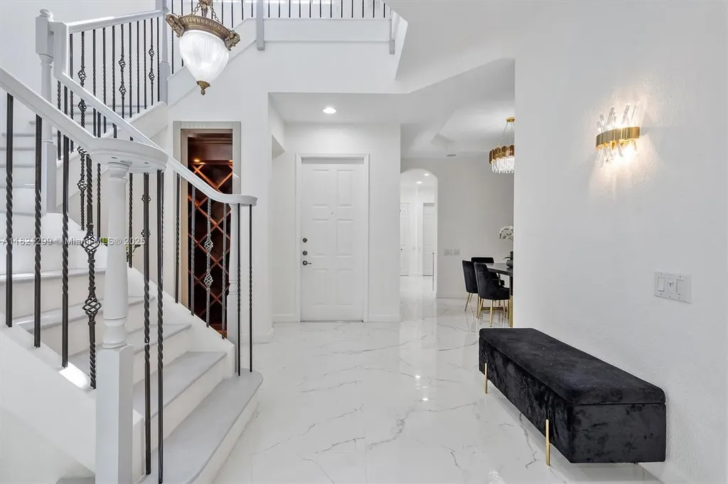 1382 Harbor View W Hollywood FL 33019
