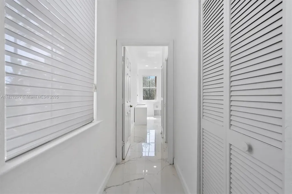1382 Harbor View W Hollywood FL 33019