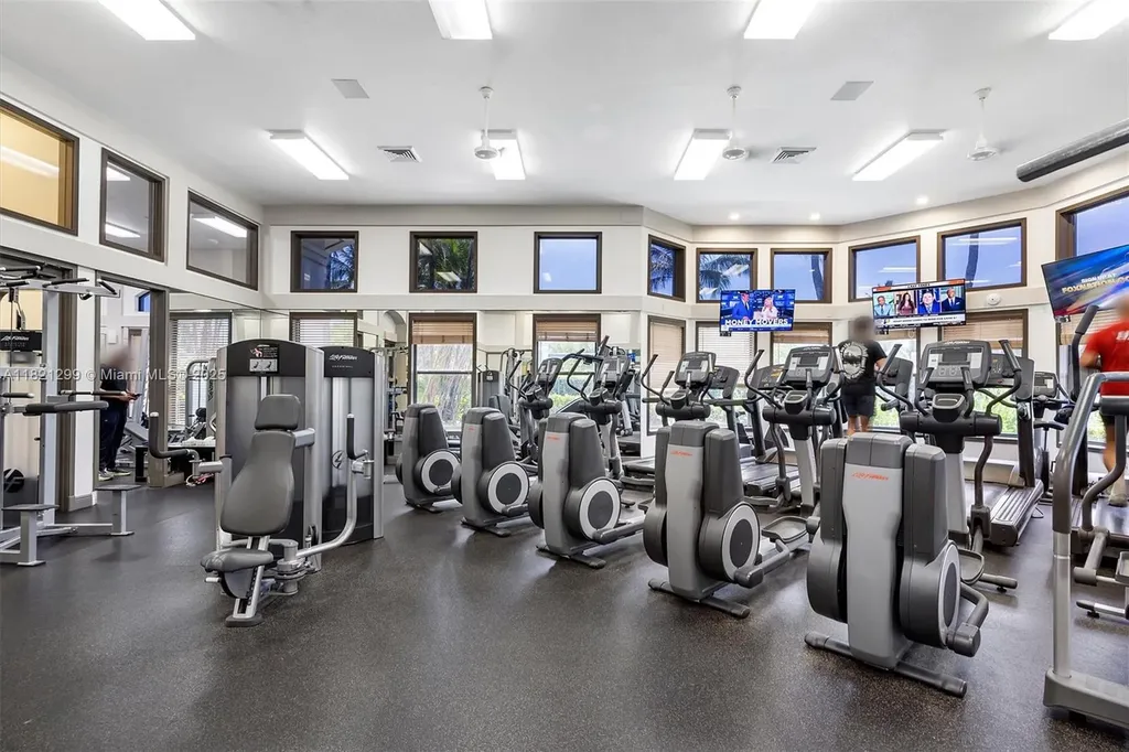 1382 Harbor View W Hollywood FL 33019