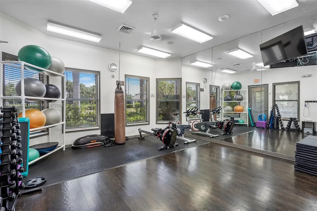 1382 Harbor View W Hollywood FL 33019