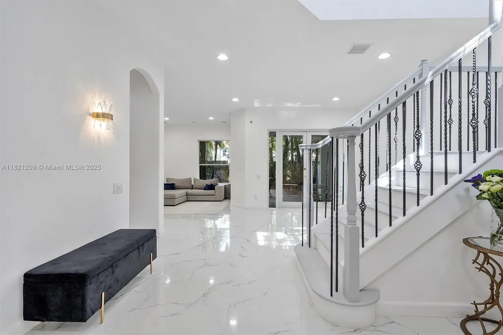 1382 Harbor View W Hollywood FL 33019