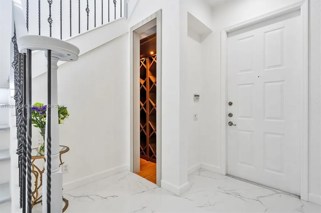 1382 Harbor View W Hollywood FL 33019