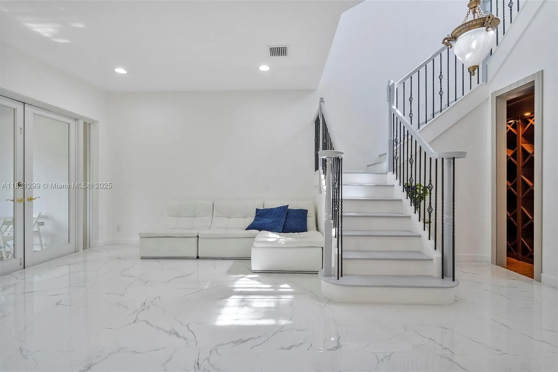 1382 Harbor View W Hollywood FL 33019