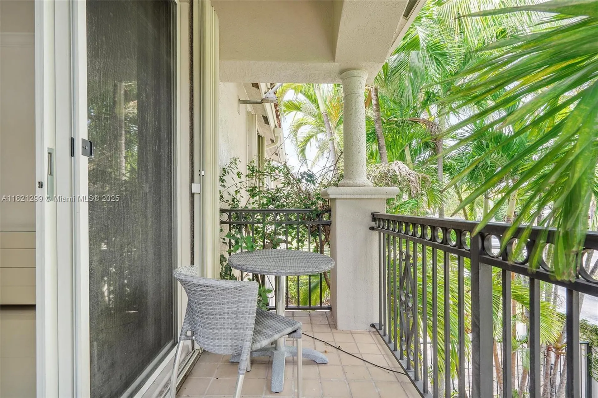 1382 Harbor View W Hollywood FL 33019