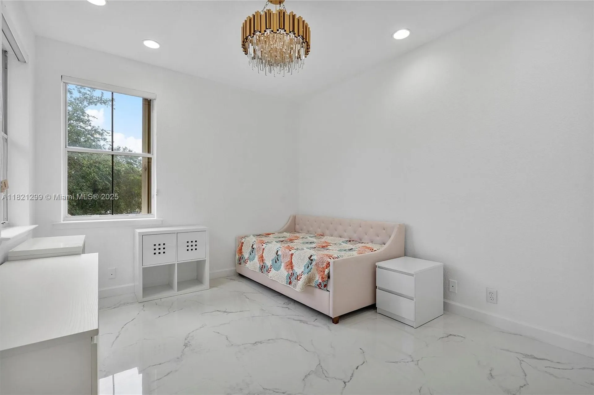 1382 Harbor View W Hollywood FL 33019