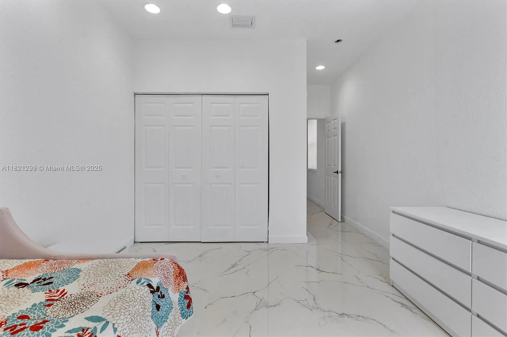 1382 Harbor View W Hollywood FL 33019