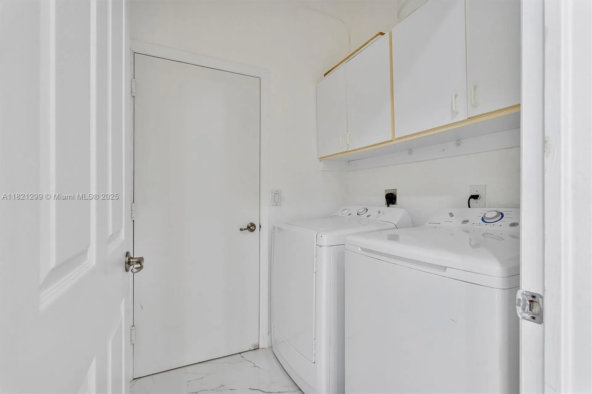 1382 Harbor View W Hollywood FL 33019