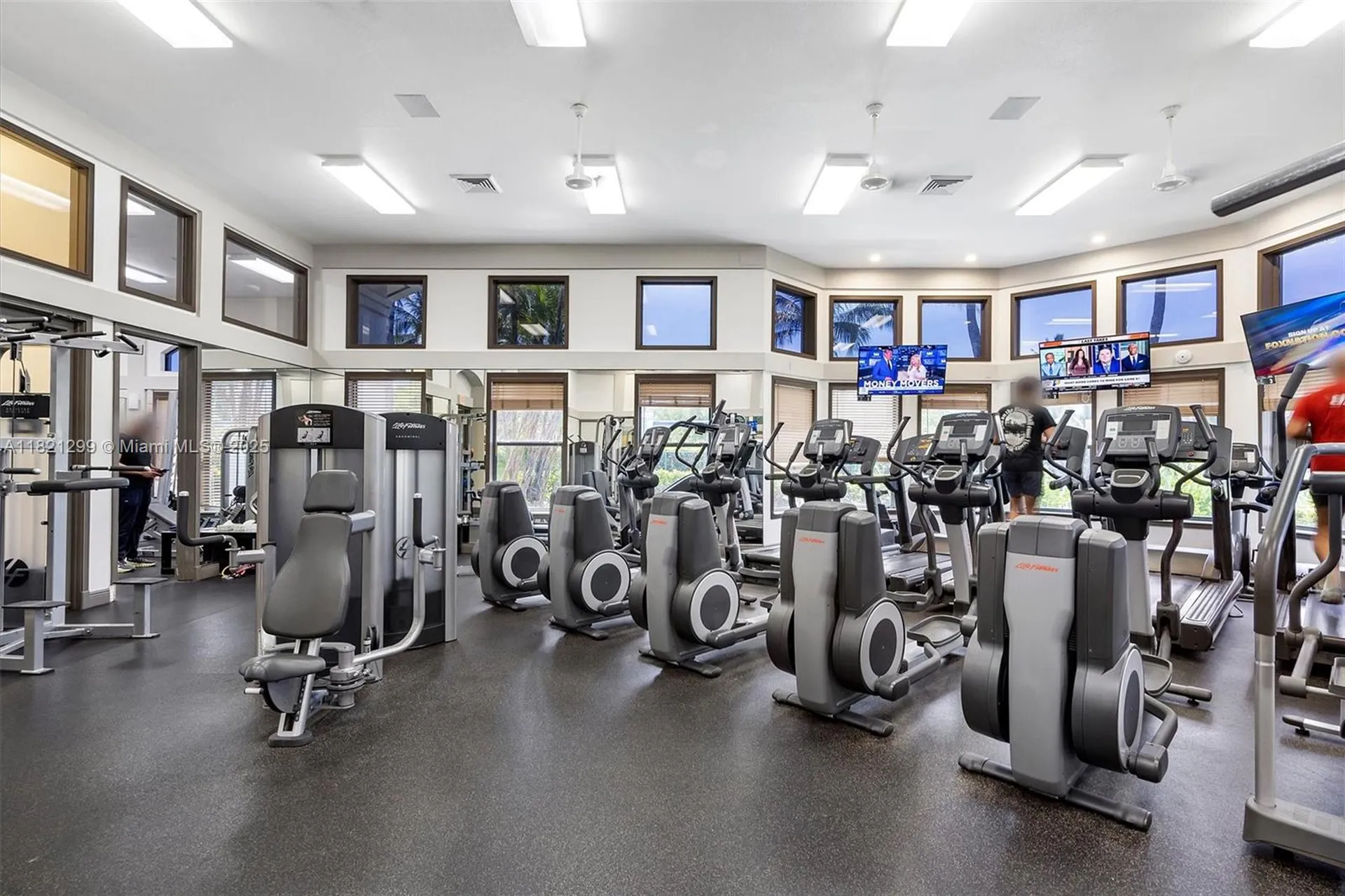1382 Harbor View W Hollywood FL 33019