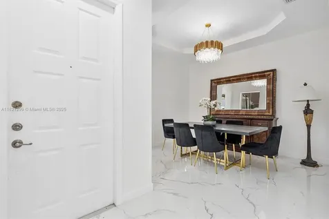1382 Harbor View W Hollywood FL 33019
