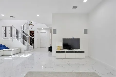 1382 Harbor View W Hollywood FL 33019