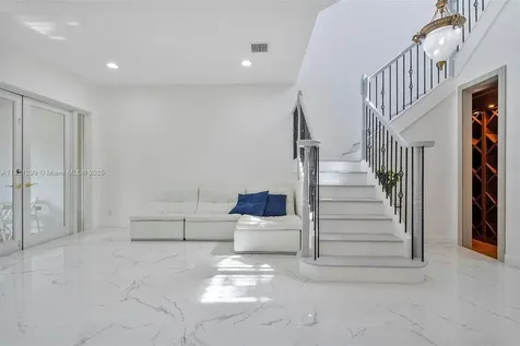 1382 Harbor View W Hollywood FL 33019
