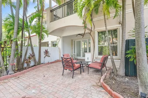 1382 Harbor View W Hollywood FL 33019