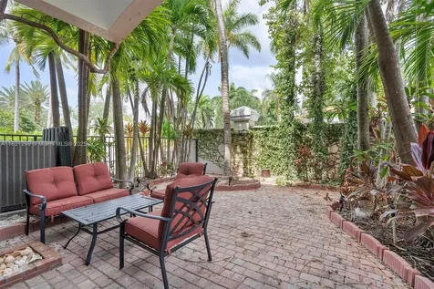 1382 Harbor View W Hollywood FL 33019