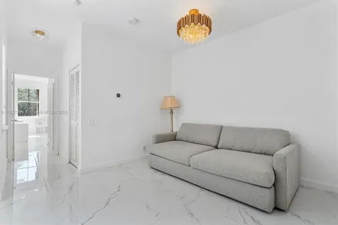 1382 Harbor View W Hollywood FL 33019