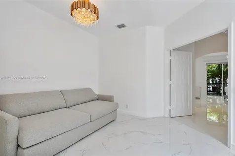 1382 Harbor View W Hollywood FL 33019