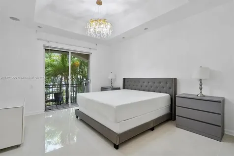 1382 Harbor View W Hollywood FL 33019