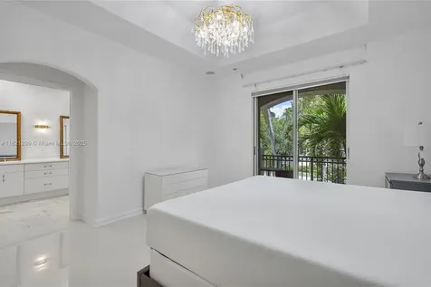 1382 Harbor View W Hollywood FL 33019