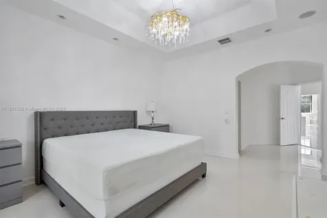 1382 Harbor View W Hollywood FL 33019