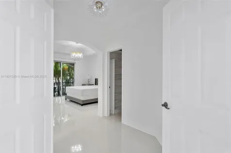 1382 Harbor View W Hollywood FL 33019