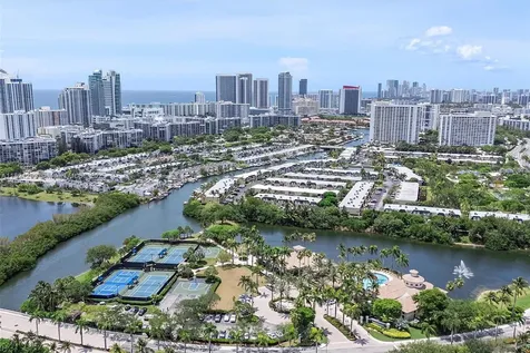 1382 Harbor View W Hollywood FL 33019