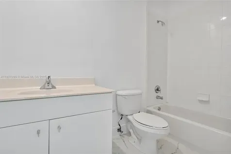 1382 Harbor View W Hollywood FL 33019