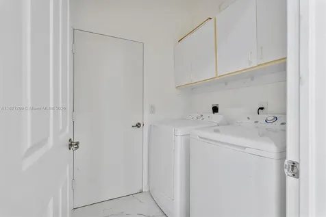 1382 Harbor View W Hollywood FL 33019
