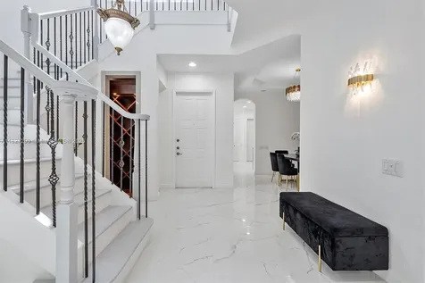 1382 Harbor View W Hollywood FL 33019