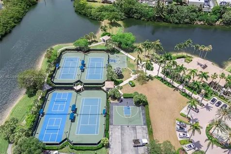 1382 Harbor View W Hollywood FL 33019