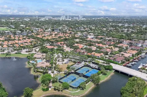 1382 Harbor View W Hollywood FL 33019