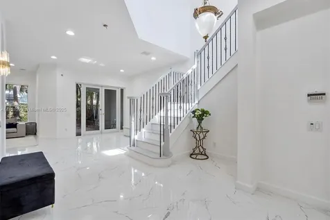 1382 Harbor View W Hollywood FL 33019