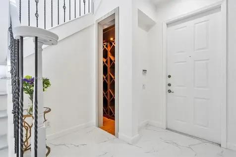 1382 Harbor View W Hollywood FL 33019