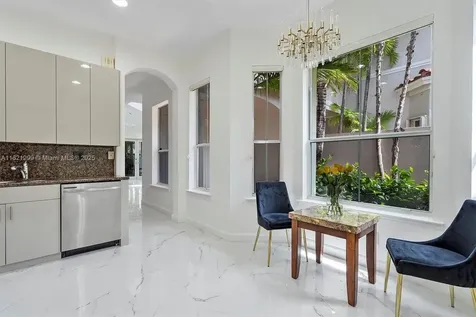 1382 Harbor View W Hollywood FL 33019