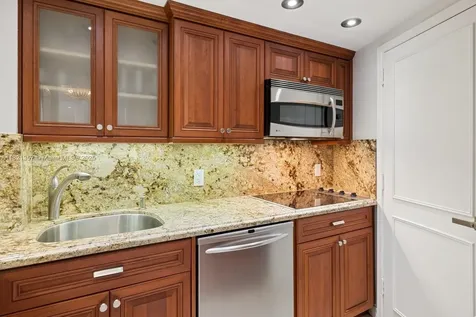 2899 Collins Avenue Miami Beach FL 33140