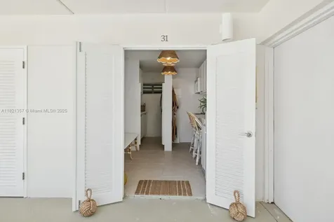 2899 Collins Avenue Miami Beach FL 33140
