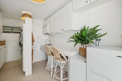2899 Collins Avenue Miami Beach FL 33140