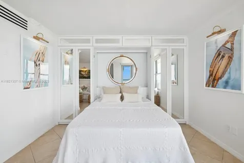 2899 Collins Avenue Miami Beach FL 33140