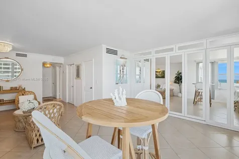 2899 Collins Avenue Miami Beach FL 33140