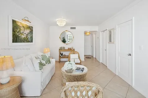 2899 Collins Avenue Miami Beach FL 33140